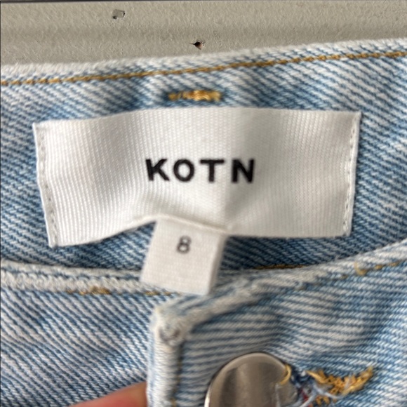 Kotn High Rise Straight Leg Jeans – Light Wash
Size 8 - Picture 3 of 9